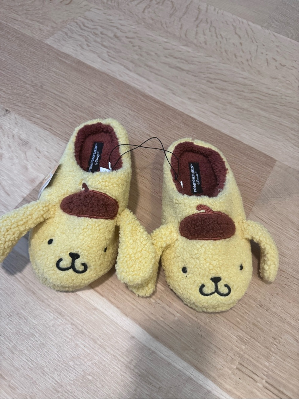 (NWT) Sanrio Pompompurin Yellow Plush Puppy Slippers - Girls medium
